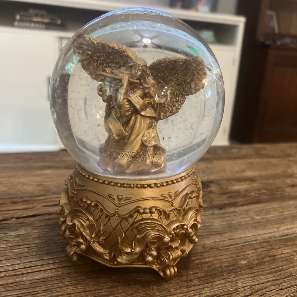 San Francisco Music Box Co Gold Angel Cherub Musical Snow Globe Joy To The World